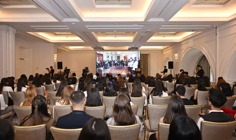 Leyla Əliyeva məzun günündə - Fotolar