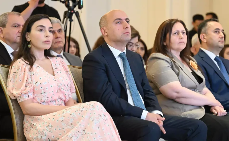 Leyla Əliyeva məzun günündə - Fotolar