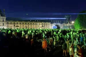 Fransada musiqi festivalında 145 qadına şpris batırıldı