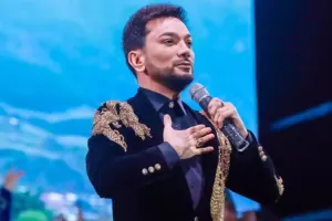 “Axırıncı dəfə nə vaxt görmüsüz ki, artist qarşınızda əyilsin?”