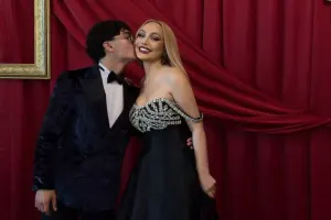 Nura oğlu Davidlə…