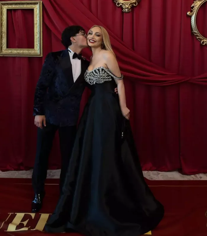 Nura oğlu Davidlə…