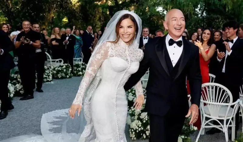 “Amazon”un qurucusu evləndi