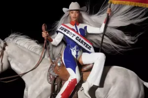 Beyonsun səhnəyə endiyi maşın aşdı