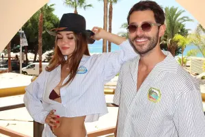 Handeylə Hakan tətildə...