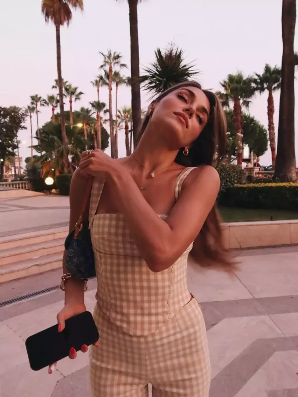 Handeylə Hakan tətildə...