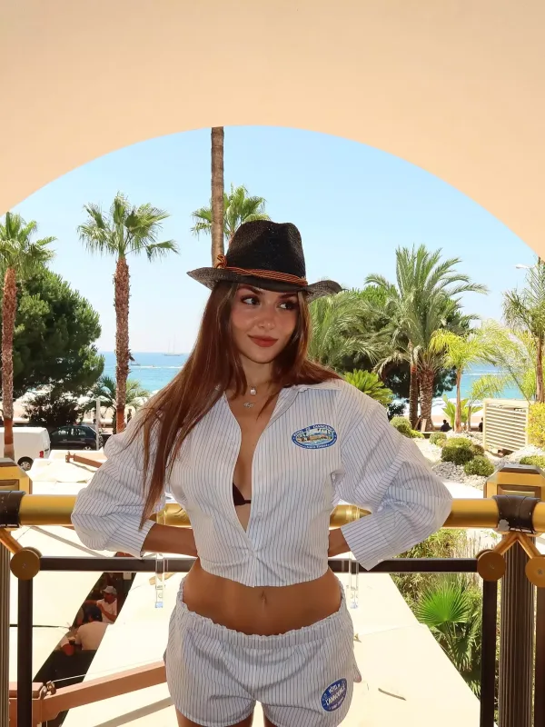 Handeylə Hakan tətildə...