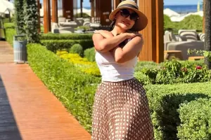 Əməkdar artist Misirdə dincəlir