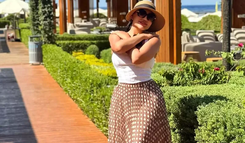 Əməkdar artist Misirdə dincəlir