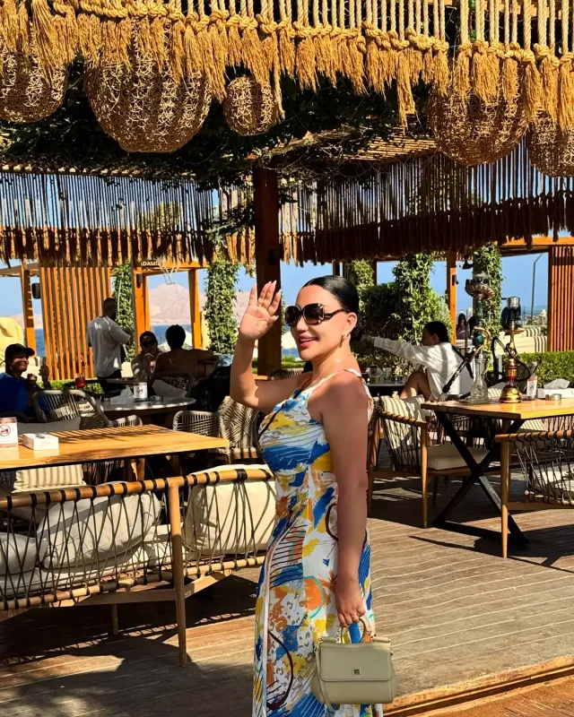 Əməkdar artist Misirdə dincəlir