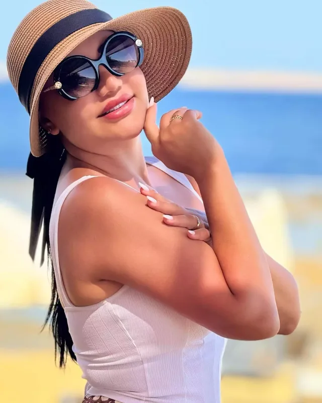 Əməkdar artist Misirdə dincəlir