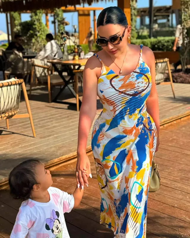 Əməkdar artist Misirdə dincəlir