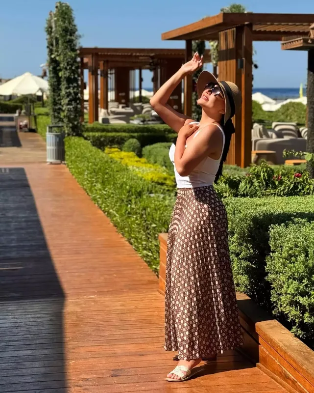 Əməkdar artist Misirdə dincəlir