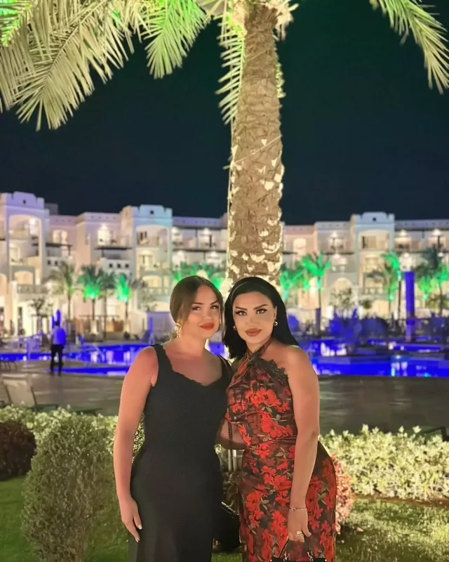 Əməkdar artist Misirdə dincəlir