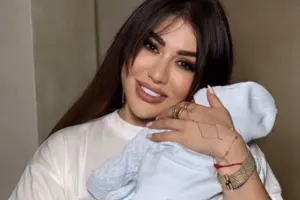 Fatimə yeni doğulan nəvəsi ilə