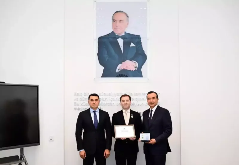 Əməkdar artist təltif edildi