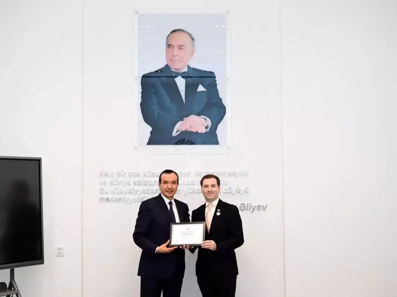 Əməkdar artist təltif edildi