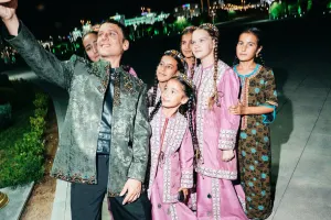 Edis Türkmənistanda konsert verdi