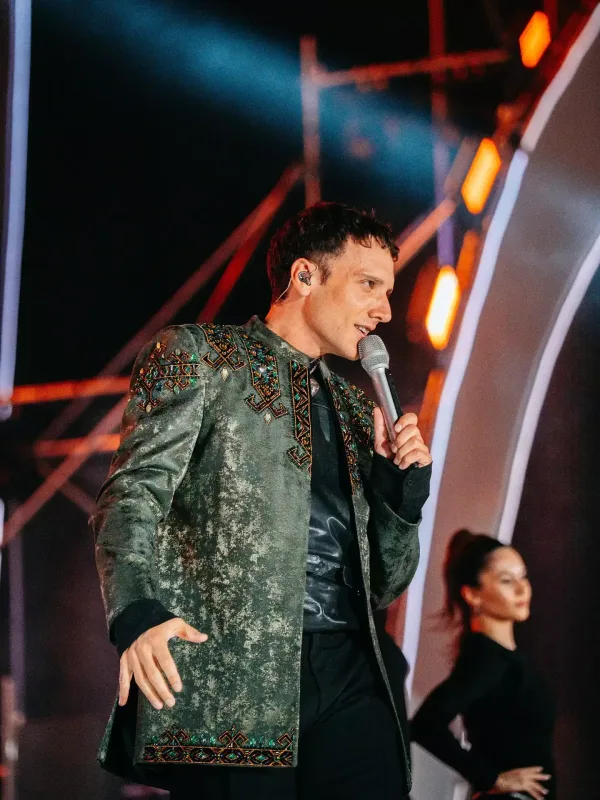 Edis Türkmənistanda konsert verdi