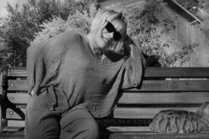 Sezenin albomu dünya üzrə 6-cı sıradadır