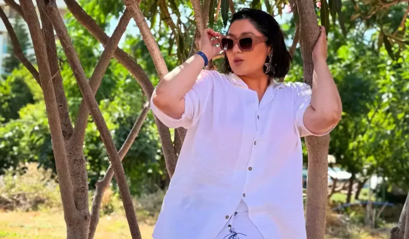 Nərmin  tətilə getdi