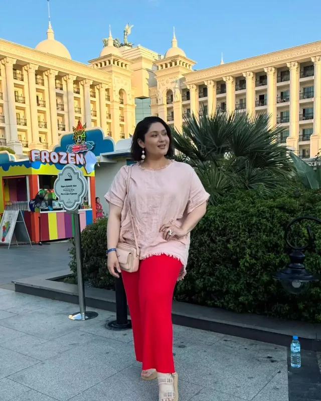 Nərmin  tətilə getdi