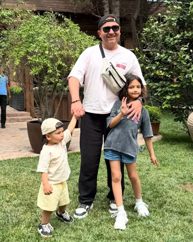 İlkin övladları ilə…