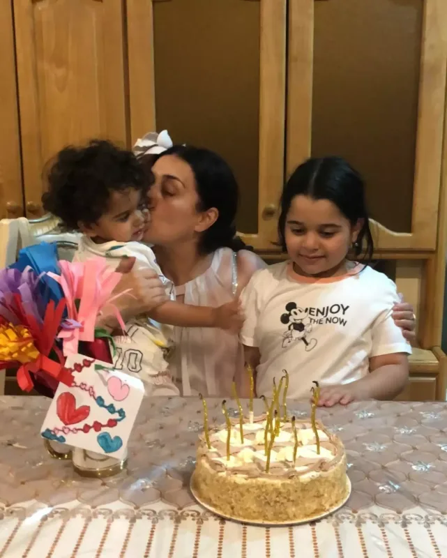 Elza ad gününü nəvələri ilə qeyd etdi