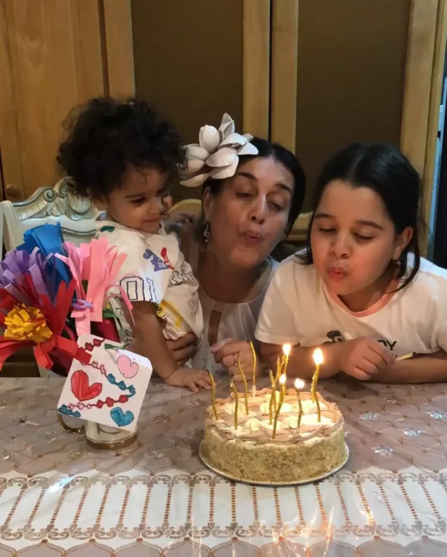 Elza ad gününü nəvələri ilə qeyd etdi