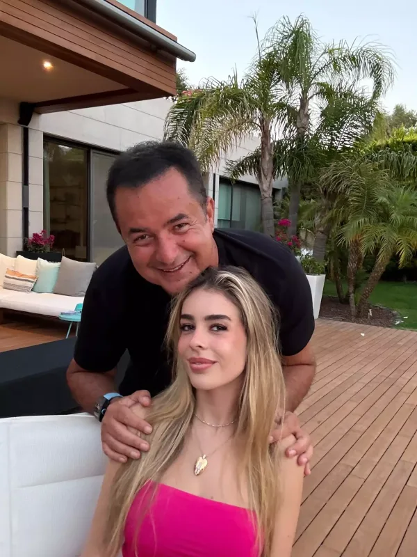 Acun keçmiş xanımı ilə