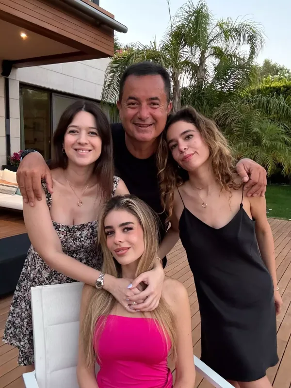 Acun keçmiş xanımı ilə