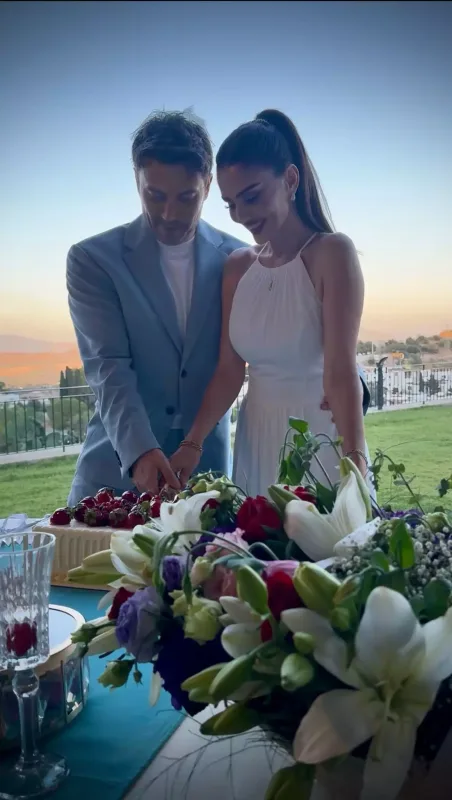 “Öyle bir geçer zaman ki”nin aktyoru nişanlandı