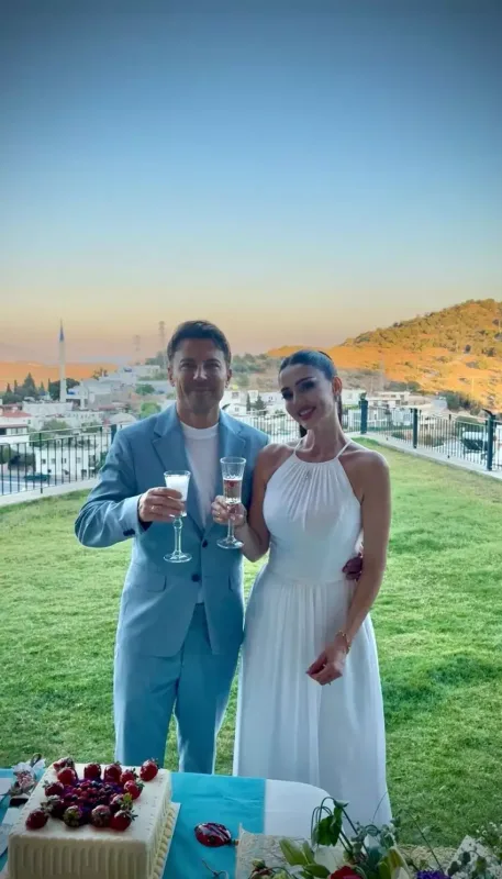 “Öyle bir geçer zaman ki”nin aktyoru nişanlandı