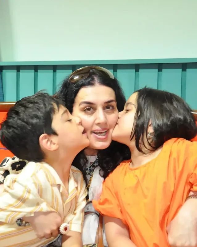 Elza qızı və nəvələri ilə