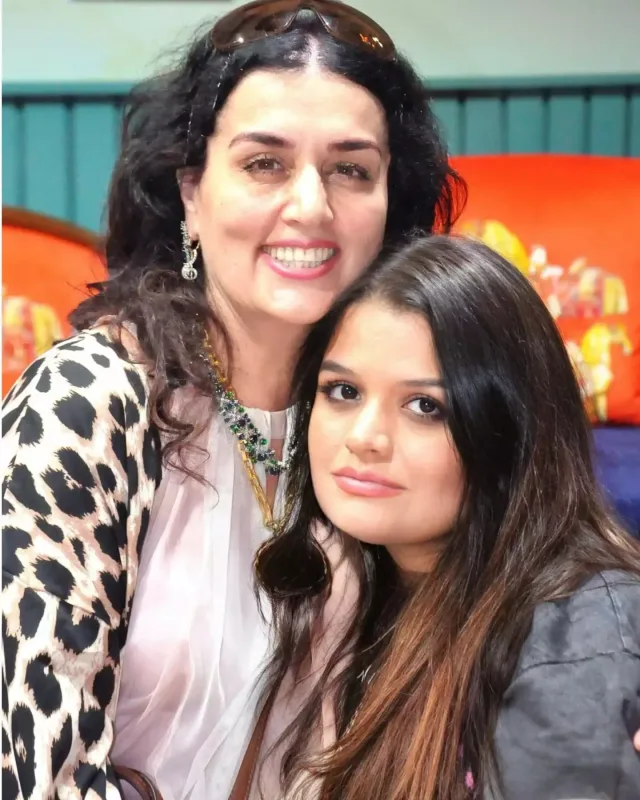 Elza qızı və nəvələri ilə