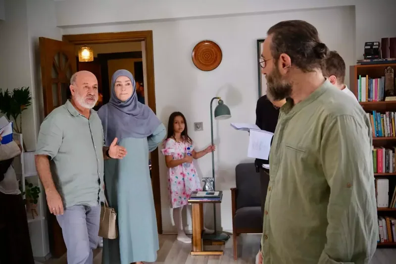 Məlahət Abbasova hicab bağladı