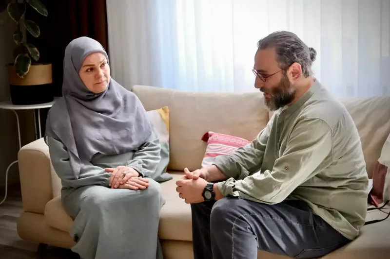 Məlahət Abbasova hicab bağladı