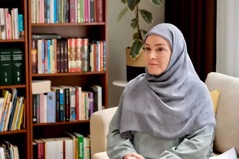 Məlahət Abbasova hicab bağladı