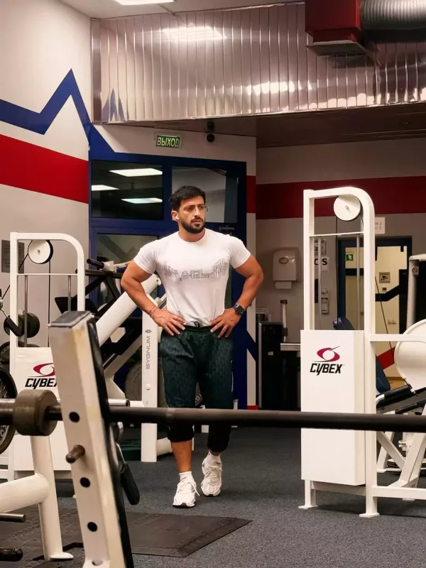 Abbasın idman zalında fotoları…