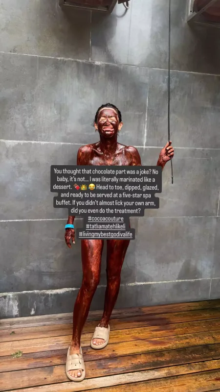 Nəsrinin anası ilə hamam keyfi