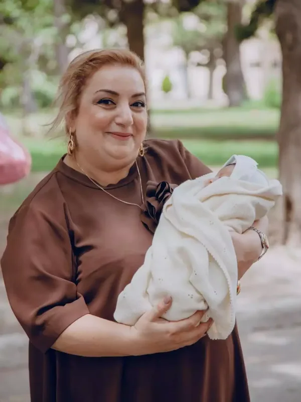 “Komedixana”nın aktrisası nənə oldu