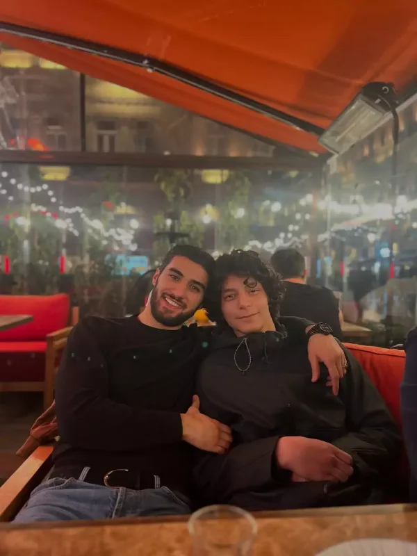 Kamran 20 yaşlı oğlu ilə