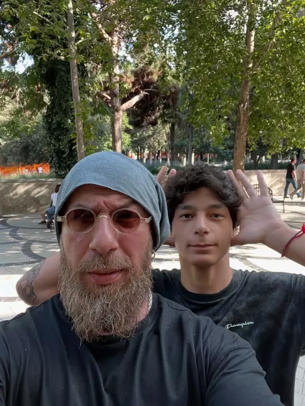 Kamran 20 yaşlı oğlu ilə