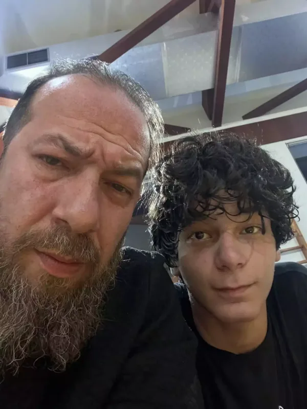 Kamran 20 yaşlı oğlu ilə