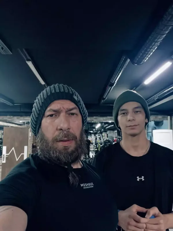 Kamran 20 yaşlı oğlu ilə