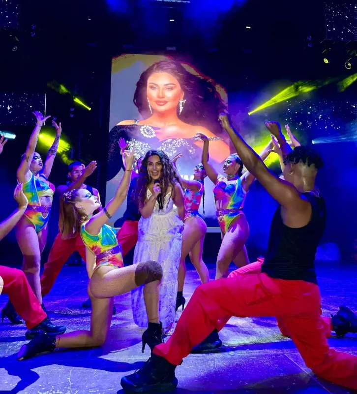 Şəbnəmin rəqqasələri diqqət çəkdi