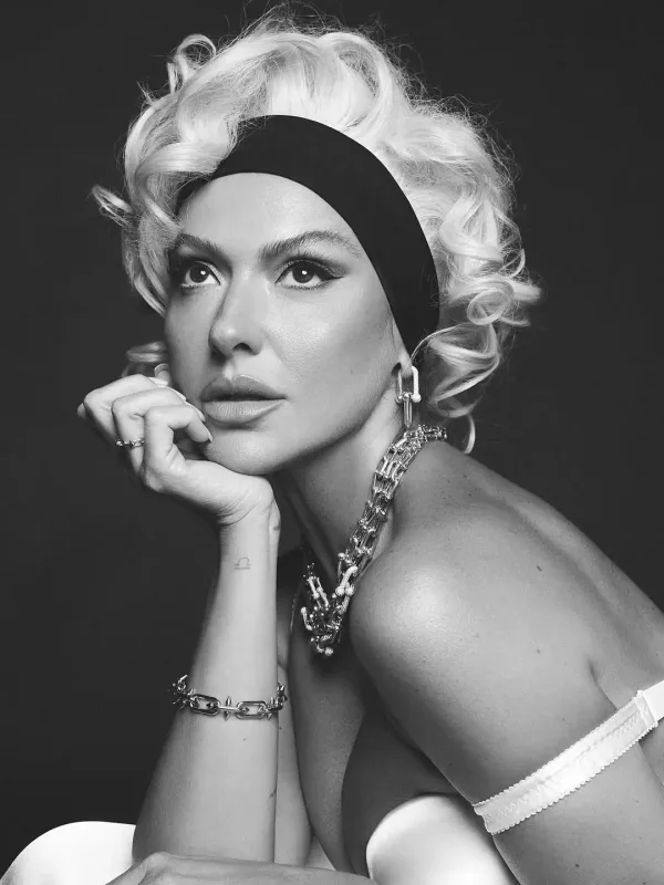 Gah sarışın, gah əsmər…