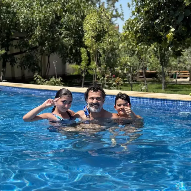 Coşqun Rəhimov nəvələri ilə