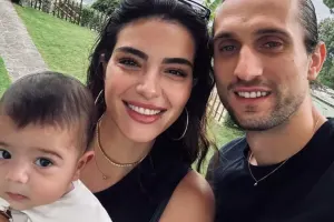 Melisa oğlu və həyat yoldaşı ilə