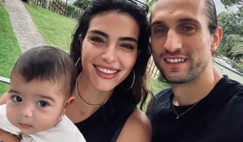 Melisa oğlu və həyat yoldaşı ilə